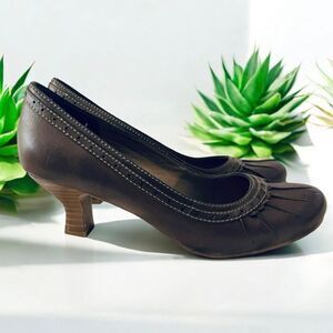 NWT Mudd 7.5 Vintage Y2K Gillian Brown Kitten High Heels Comfortable Pump Shoes